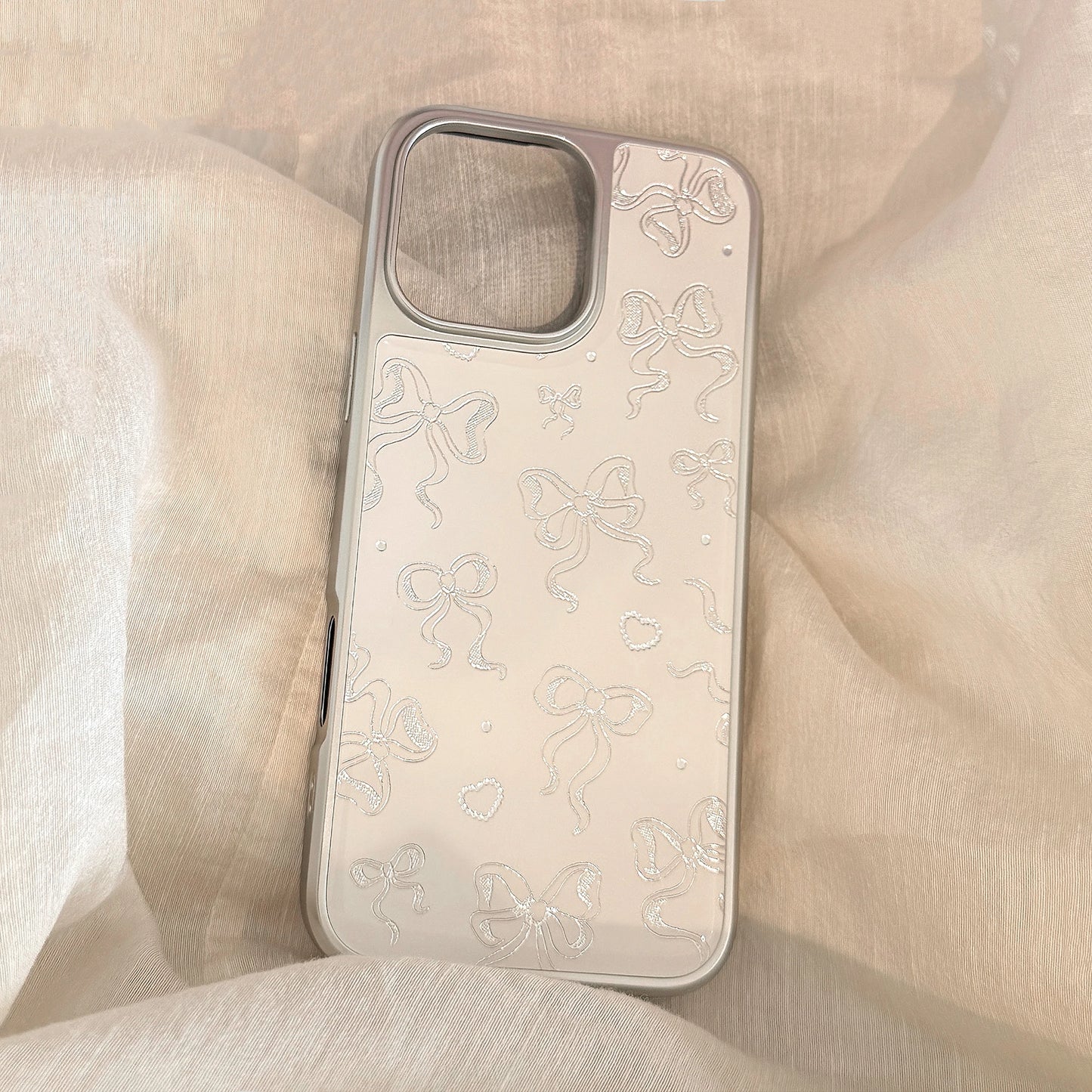 Stylish Full-Screen Gilding Bow Ribbon Heart Print White Glossy Silver Edge Phone Case Cover for iPhone 13 14 15 16 17 Pro Max