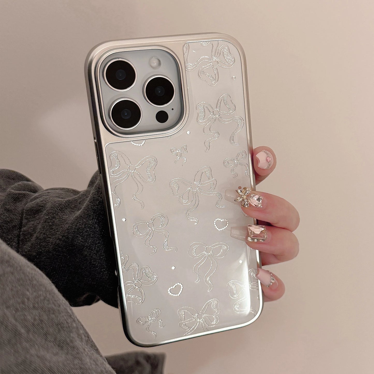 Stylish Full-Screen Gilding Bow Ribbon Heart Print White Glossy Silver Edge Phone Case Cover for iPhone 13 14 15 16 17 Pro Max